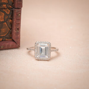 Emerald and diamond ring in Silver 925